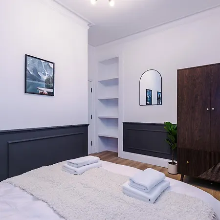 Luxury 3bed Centre Sleeps 6 *