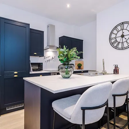 Luxury 3bed Centre Sleeps 6 *