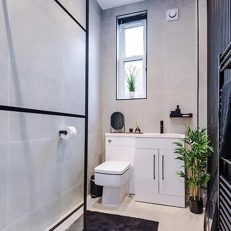 Luxury 3bed Centre Sleeps 6 *