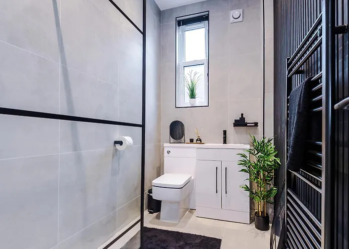 Luxury 3bed Centre Sleeps 6 *