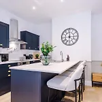 Luxury 3bed Centre Sleeps 6 *